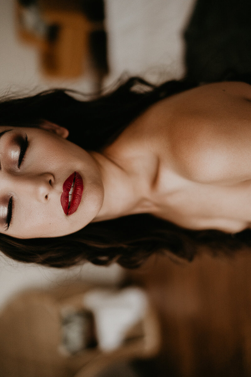 Rebecca H Boudoir-101138 5x7.jpg