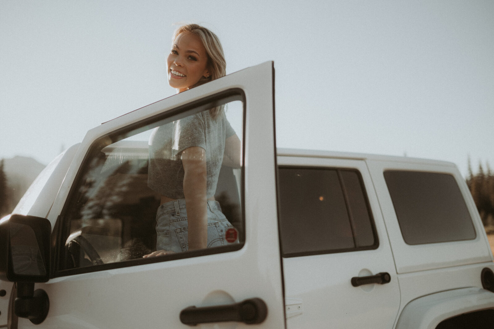 adventure summer senior pictures mountains mccall idaho jeep cars fun genuine real natural portraits makayla madden photography